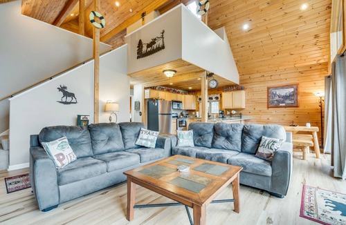 Piney Flats House | The Hideaway Cabin-Piney Flats- Tri-Cities- Bristol Motor Speedway