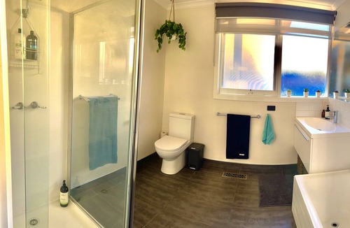 Mount Eliza House | "The Hideaway" close to beach!