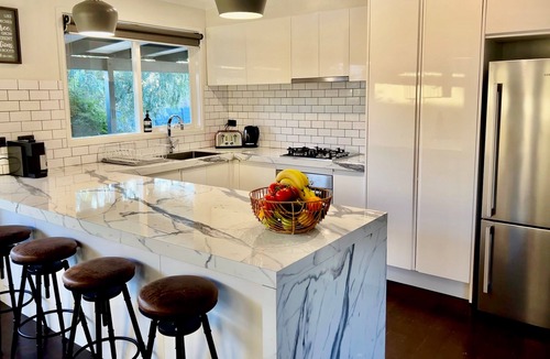 Mount Eliza House | "The Hideaway" close to beach!