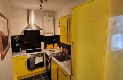 Southport Apartment | The Hideaway/Cottage Feel/Patio/Central/Parking