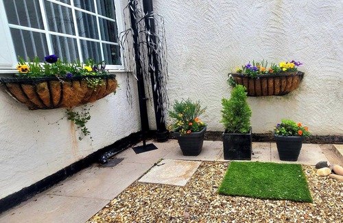 Southport Apartment | The Hideaway/Cottage Feel/Patio/Central/Parking