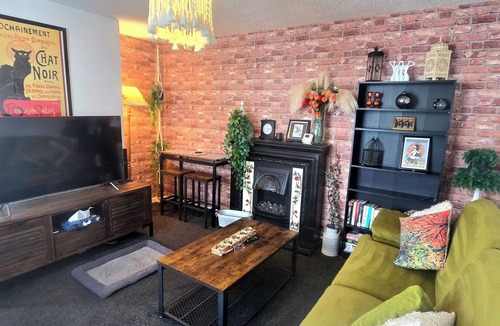 Southport Apartment | The Hideaway/Cottage Feel/Patio/Central/Parking