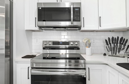 Sylvan Hills Condo | The Hideaway Haven - 3BD Condo w/King Bed Suite & Free Gated Parking