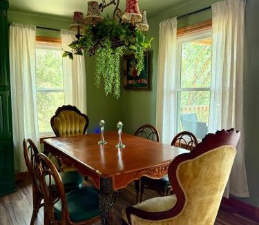 Eureka Springs House | The Hideaway House at The Bluebird