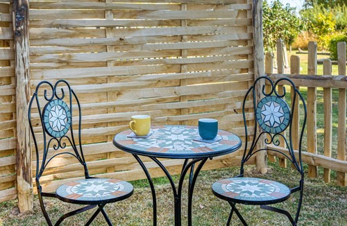 Whitestone Apartment | The Hideaway Hut - 1 Bed Shepherds Hut - Dodmarsh