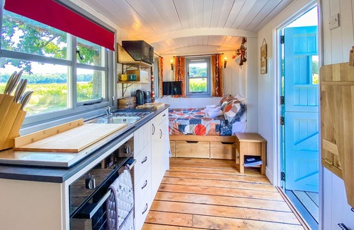 Whitestone Cabin | The Hideaway Hut - 1 Bed Shepherds Hut - Hereford