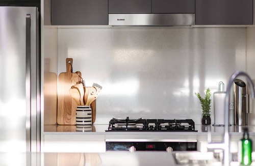 Newcastle Apartment | The Hideaway - Newcastle CBD Apartment