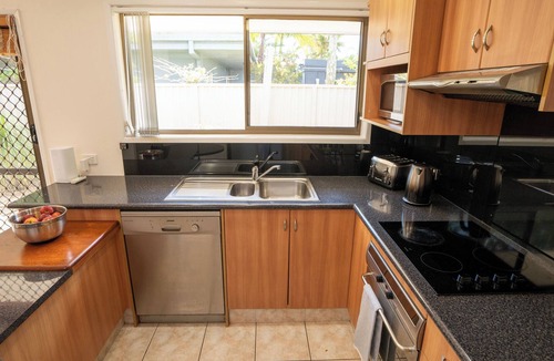 Runaway Bay House | The Hideaway on Bayview