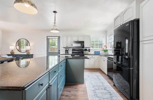 New Braunfels House | The Hideaway on Lake Dunlap*Direct Lake Dunlap Access*Pool*Accommodates 20