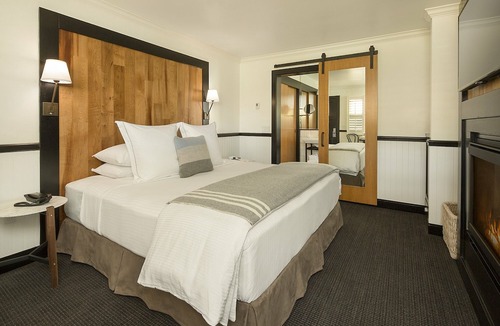 Golden Rectangle Hotel | The Hideaway