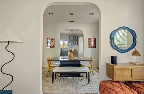 Chestnut House | The Hideout - 2BR East Austin Home & Backyard
