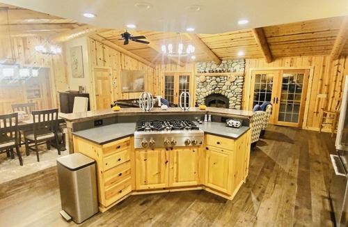 Ridgewood House | “THE HideOut” Ideal Northshore Tahoe Location