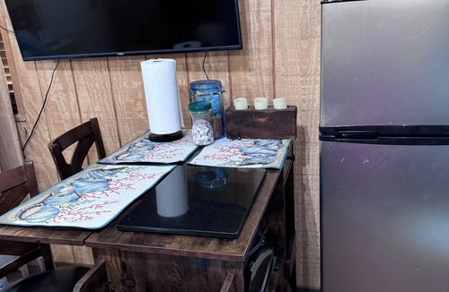 Tyler Cabin | The Hideout Less than 5 minutes from Lake Palestine. Seventy five a nt.