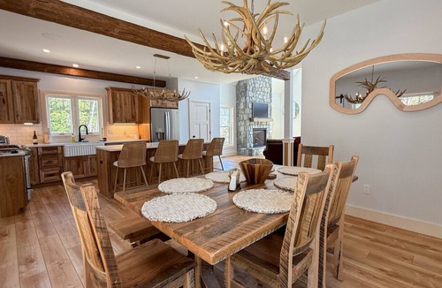 Center Conway House | The Hideout | New, Views, Theater, Fireplace, Deck