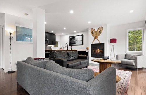 Lac Beauport Ski Chalet | THE HIGH PERCHED FACING THE LAKE
