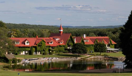 Harbor Springs Resort | The Highlands at Harbor Springs