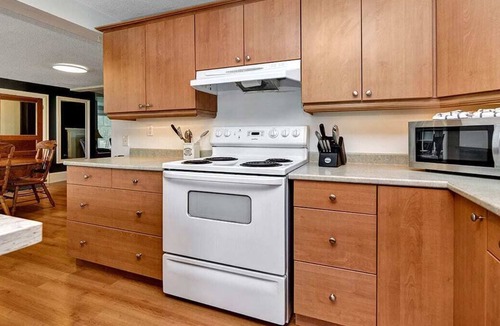 Prince Edward House | The Highway House - PEC Waterview Getaway