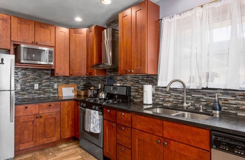 The Hill House | The Hill | 4 Bed 2 Bath | Beautiful Private Home