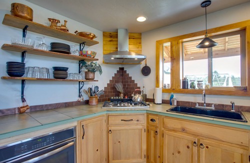 Lewis Cabin | ‘The Hill’ Country Getaway Near Mesa Verde!