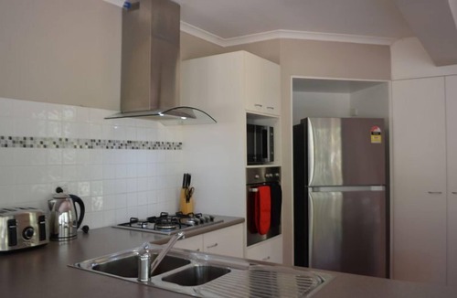 Eatons Hill House | The Hill Top Retreat