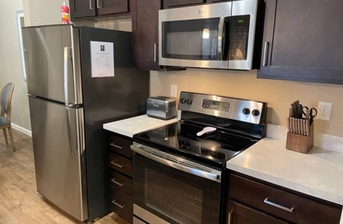 Tuttle West Apartment | The Hilliard Executive | No Steps | Luxury Beds