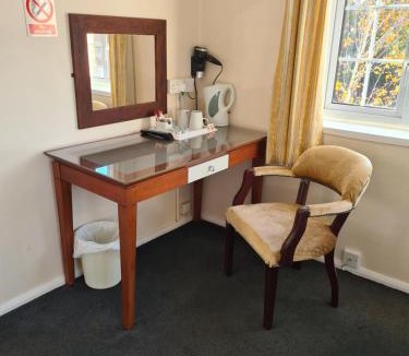 Weston Hotel | The Hillmorton Manor Hotel