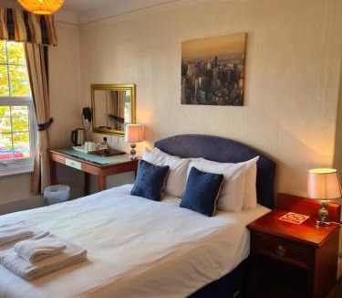 Weston Hotel | The Hillmorton Manor Hotel