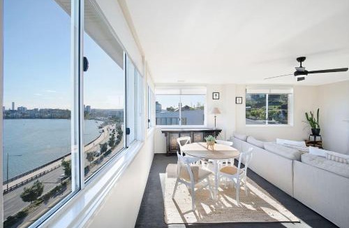 Hamilton Apartment | The Hillside at Hamilton - A Fresh Riverfront Abode