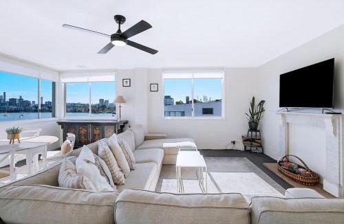 Hamilton Apartment | The Hillside at Hamilton - A Fresh Riverfront Abode