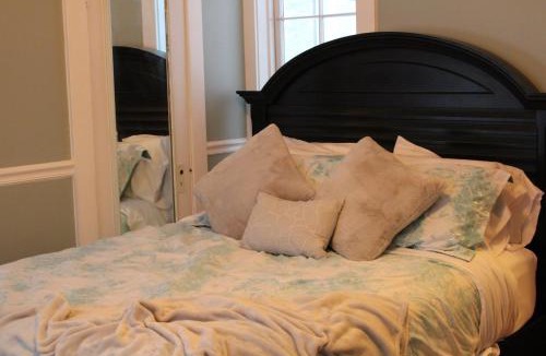 Lake Delton House | The Hillside B&B. Home w/Breakfast Service!