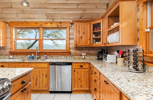 Lakehills Cabin | The Hillside Haven. Charming hill country cabin with panoramic views