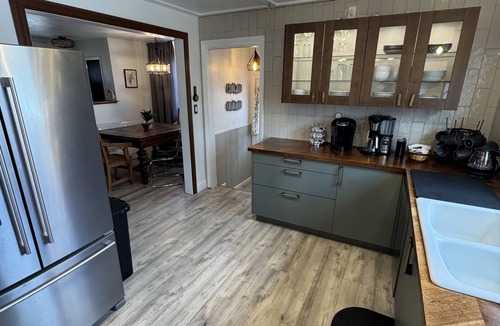 Sidney House | The Hillside Ranch: Relaxing Modern 4bd 2ba Oasis