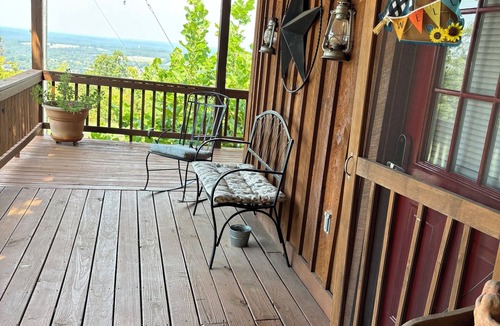 Mountain View Cabin | The Hilltop Cabins - Music Room