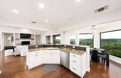 Helotes House | The Hilltop Grand Oasis