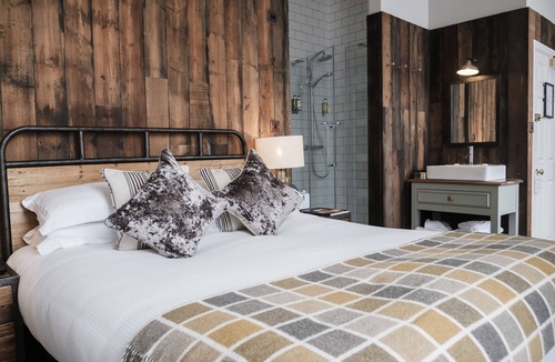 Aldermaston Hotel | The Hind's Head