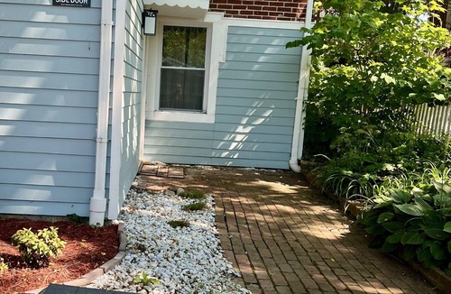 Abingdon Apartment | The Hippie Pad In the heart of downtown Abingdon, The Hippie Pad in the heart of downtown Abingdon