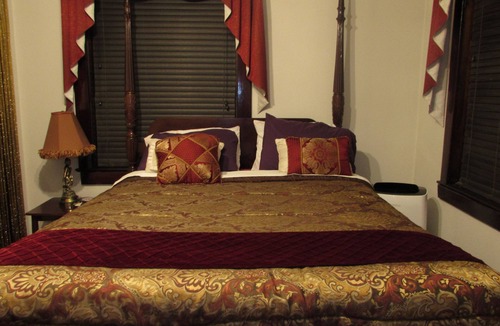 Crofton Bed & Breakfast | The Historic Argo Hotel