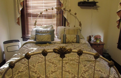 Crofton Bed & Breakfast | The Historic Argo Hotel