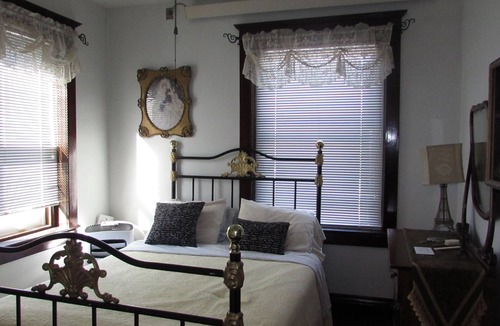 Crofton Bed & Breakfast | The Historic Argo Hotel
