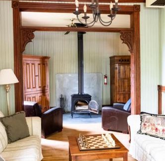 Lac-des-Plages Apartment | The Historic Post Office Le Bureau de Poste