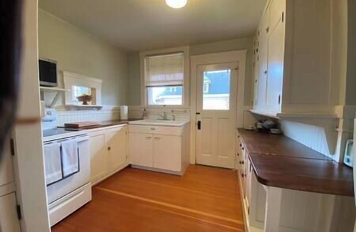 Astoria Apartment | The Historic Downtown Astoria Flats