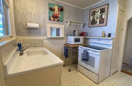 Astoria Apartment | The Historic Downtown Astoria Flats