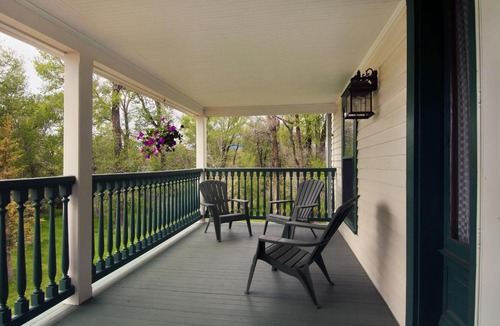 Elk Mountain Hotel | The Historic Elk Mountain Hotel
