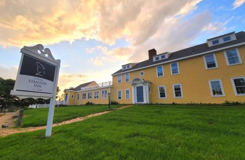Charlestown Hotel | The Historic General Stanton Inn