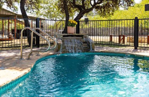 Leakey Hotel | The Historic Leakey Inn