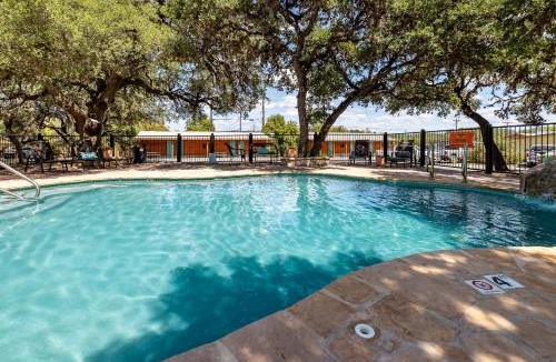 Leakey Hotel | The Historic Leakey Inn