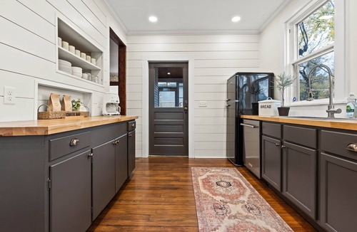 Washington House | The Historic Ola Babcock Miller Retreat with Hot Tub