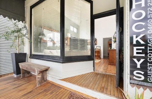 Millthorpe House | The Historic Old Pharmacy Hockeys - Millthorpe