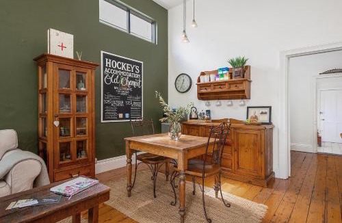 Millthorpe House | The Historic Old Pharmacy Hockeys - Millthorpe