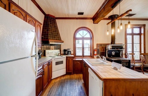Lac-des-Plages House | The Historic Post Office, Le Bureau de Poste